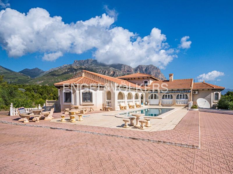 Foto c389ab3f-27f0-4ead-9e5f-b5ea5bebb958. Casa amb xemeneia piscina a Montebello - Nou Espai Nucia (la)