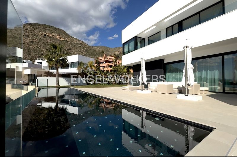 Foto 64accfc3-c9eb-4b91-9cd9-8b5705081bab. Casa amb piscina a Golf Bahía Finestrat