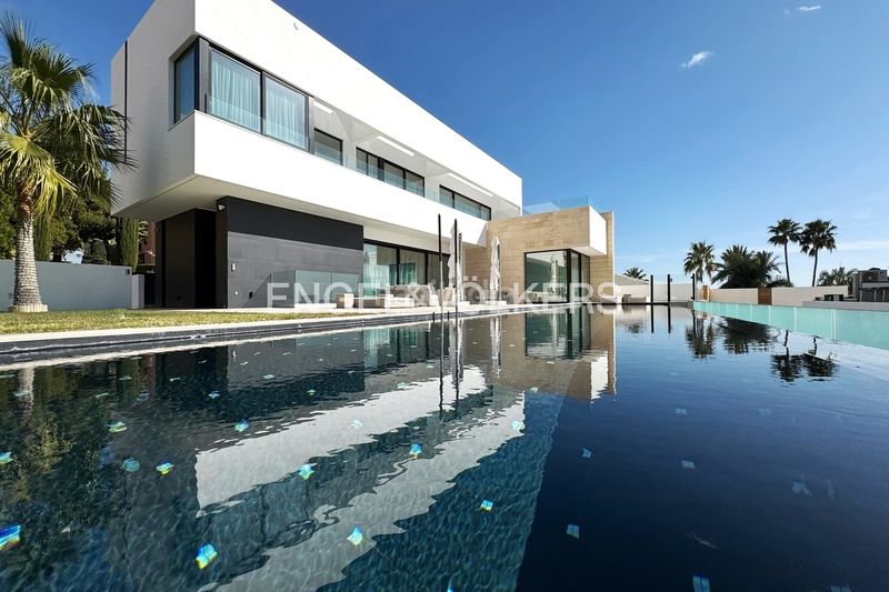 Foto 9044ccf7-de92-41b8-995a-45e97b792369. Casa amb piscina a Golf Bahía Finestrat