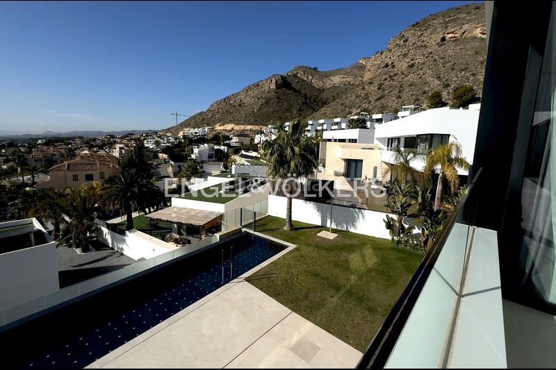 Foto db8b8572-7932-4d02-993e-5e17e47d4d1c. Casa amb piscina a Golf Bahía Finestrat