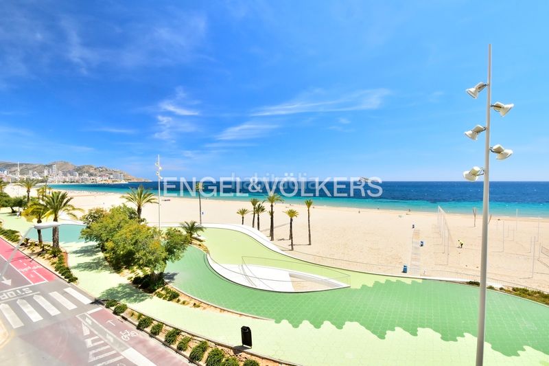 Foto 72bb43dc-dd5f-4750-b7fe-36e194dfd581. Apartament amb piscina a Playa Poniente Benidorm