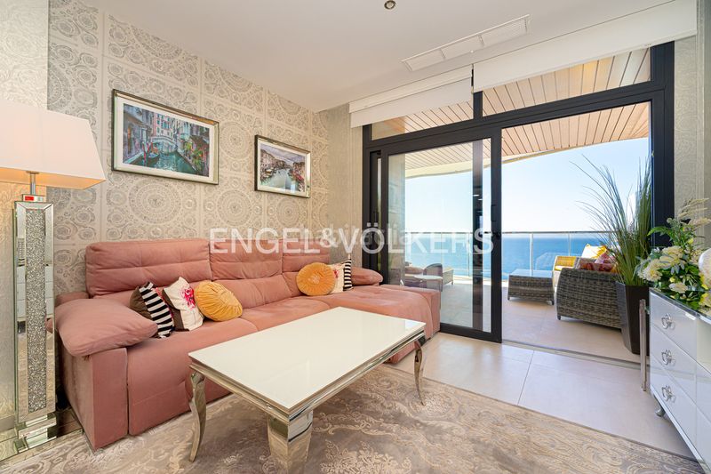 Foto 8fd2093a-972a-4499-95d0-591d4bd1e887. Apartament amb piscina a Playa Poniente Benidorm