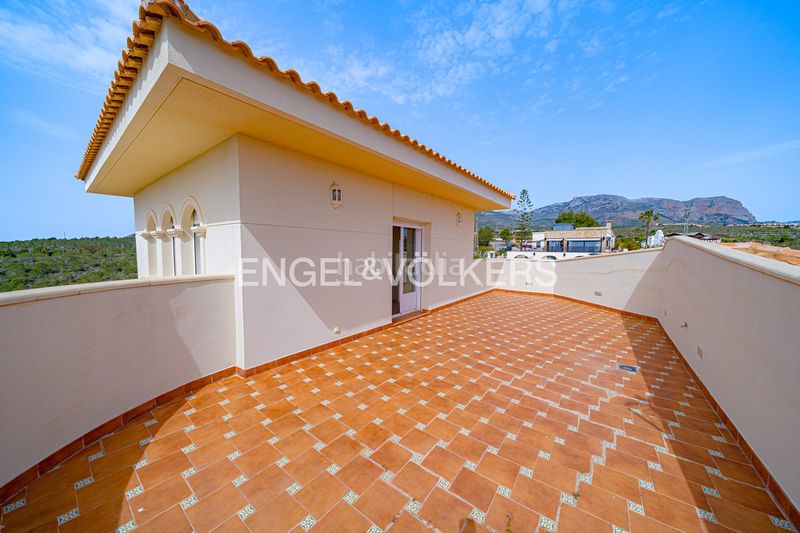 Foto 1e1f8857-2788-4ea2-a6bf-7fdc47218b87. Casa amb piscina a Urbanizaciones Benidorm