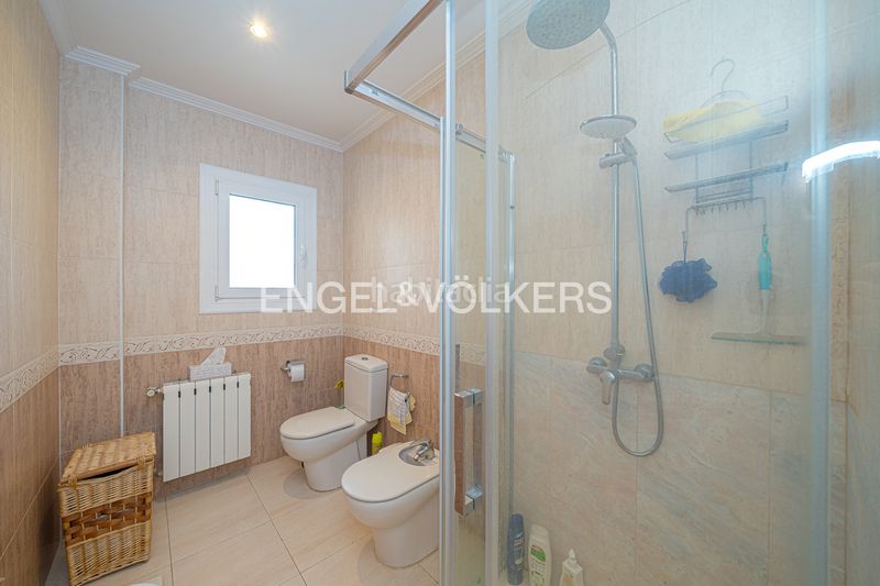 Foto 394e97ce-9c83-4af5-98ef-9c4941244607. Casa amb piscina a Urbanizaciones Benidorm