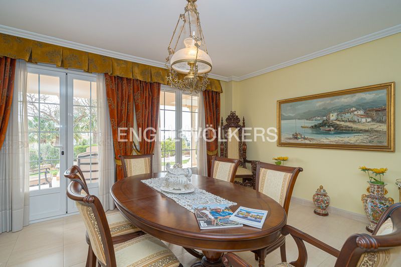 Foto 3c8e3251-2191-4577-a814-e22b5499a2d1. Casa amb piscina a Urbanizaciones Benidorm