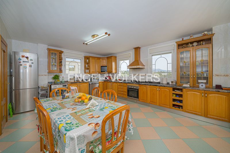 Foto 43143379-79ca-44cb-b2eb-48e2e0f92bda. Casa amb piscina a Urbanizaciones Benidorm