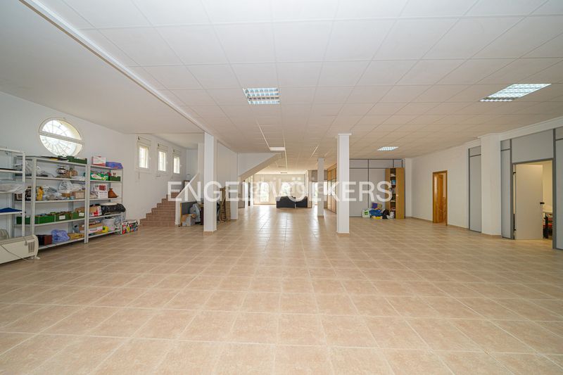 Foto 444b1f7e-b8f4-4c98-a05c-2957aad98177. Casa amb piscina a Urbanizaciones Benidorm