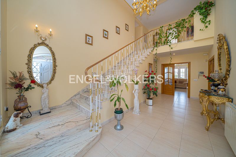 Foto 4b5ac2c1-ff21-4d56-b7ee-e272dbea10de. Casa amb piscina a Urbanizaciones Benidorm