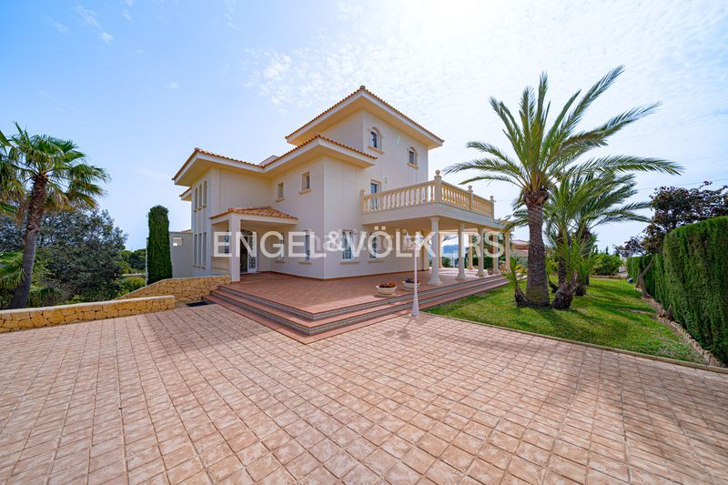 Foto 52dffc66-07c0-4e9d-8b79-4f3b21b0d0f7. Casa amb piscina a Urbanizaciones Benidorm