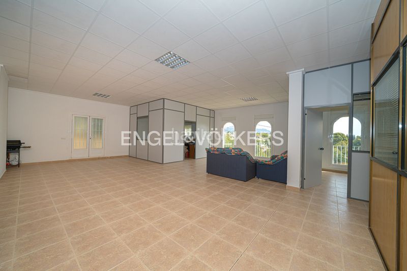 Foto 5ba90069-9221-4add-8fa6-b15c2889d360. Casa amb piscina a Urbanizaciones Benidorm