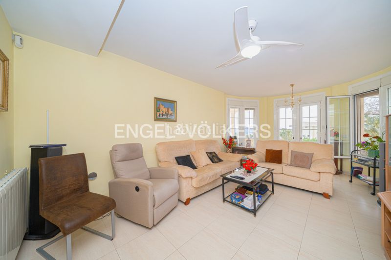 Foto 66576d13-5e08-40e6-9a68-98a514a77174. Casa amb piscina a Urbanizaciones Benidorm