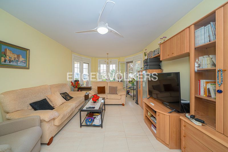 Foto 6eeb60f0-734e-45a7-bea9-7753e7dd7233. Casa amb piscina a Urbanizaciones Benidorm