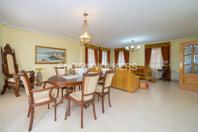 Foto 72498497-84ca-4af9-a47d-6d3950e3a747. Casa amb piscina a Urbanizaciones Benidorm