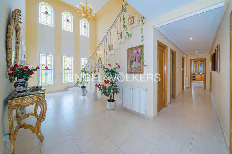 Foto 736bbcb7-2a92-41aa-82e2-943ae572b999. Casa amb piscina a Urbanizaciones Benidorm