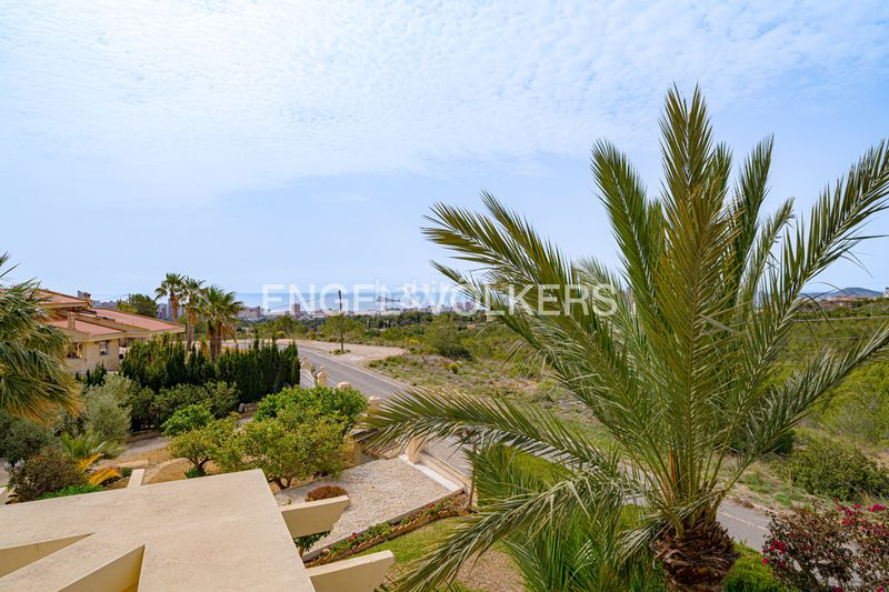 Foto 75364957-4a09-4464-b7b1-b7585c130710. Casa amb piscina a Urbanizaciones Benidorm