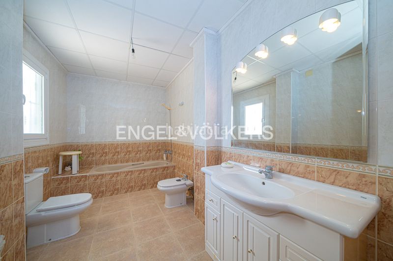 Foto 7a3e5bf9-3f57-4057-a120-a7c6f84e50ad. Casa amb piscina a Urbanizaciones Benidorm