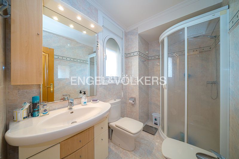 Foto 9e081c90-1509-4871-802b-f7b1d7b00f4e. Casa amb piscina a Urbanizaciones Benidorm