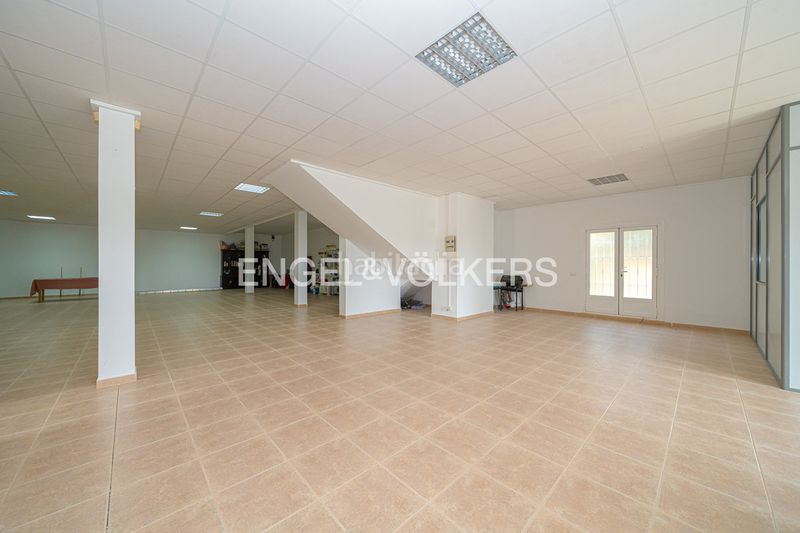 Foto a66b0ac1-2e91-4e64-a1e3-6c4b1c8db8e9. Casa amb piscina a Urbanizaciones Benidorm