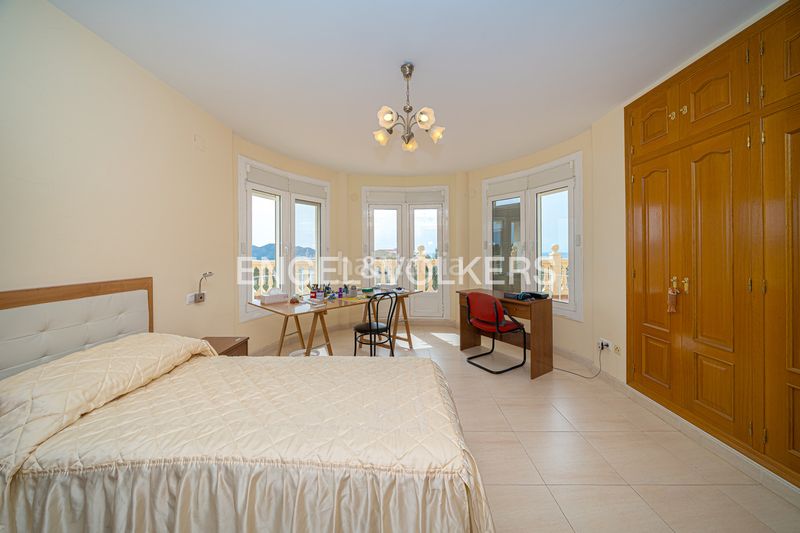 Foto bc0bc094-32dc-4ecf-9662-3cc7881189e6. Casa amb piscina a Urbanizaciones Benidorm