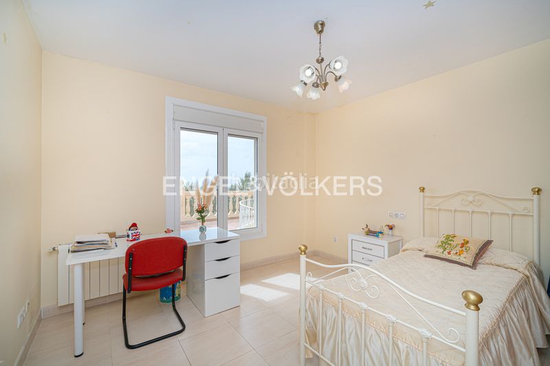 Foto d07fde3c-9db8-4537-95e6-027ee0411a74. Casa amb piscina a Urbanizaciones Benidorm