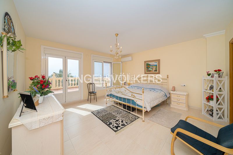 Foto da7fa427-a9d6-4a0e-ae69-d6193a6e7ab1. Casa amb piscina a Urbanizaciones Benidorm