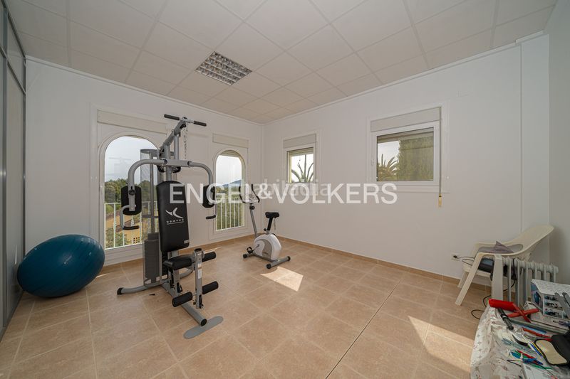 Foto e5893785-438b-4865-b7a6-1854fc547c1f. Casa amb piscina a Urbanizaciones Benidorm