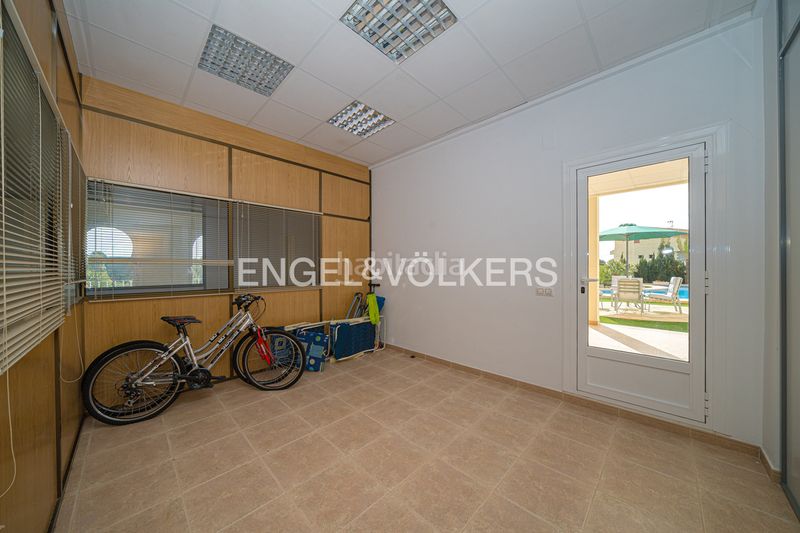 Foto ed72dc83-8882-4748-a07c-0ce5a865ab1b. Casa amb piscina a Urbanizaciones Benidorm