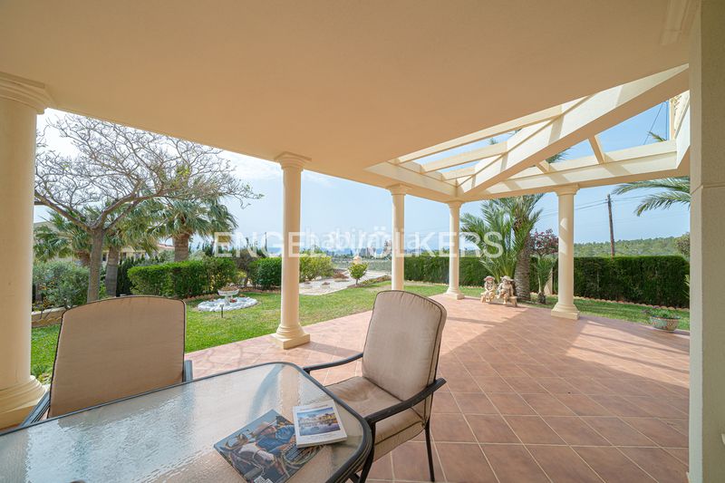 Foto f4f1a387-d243-4fe1-a534-948608e55313. Maison avec piscine dans Urbanizaciones Benidorm