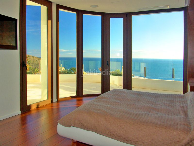 Foto 27a20ca3-834d-48c6-9bd3-e7b609a744d1. Casa amb piscina a Levante Alto Benidorm