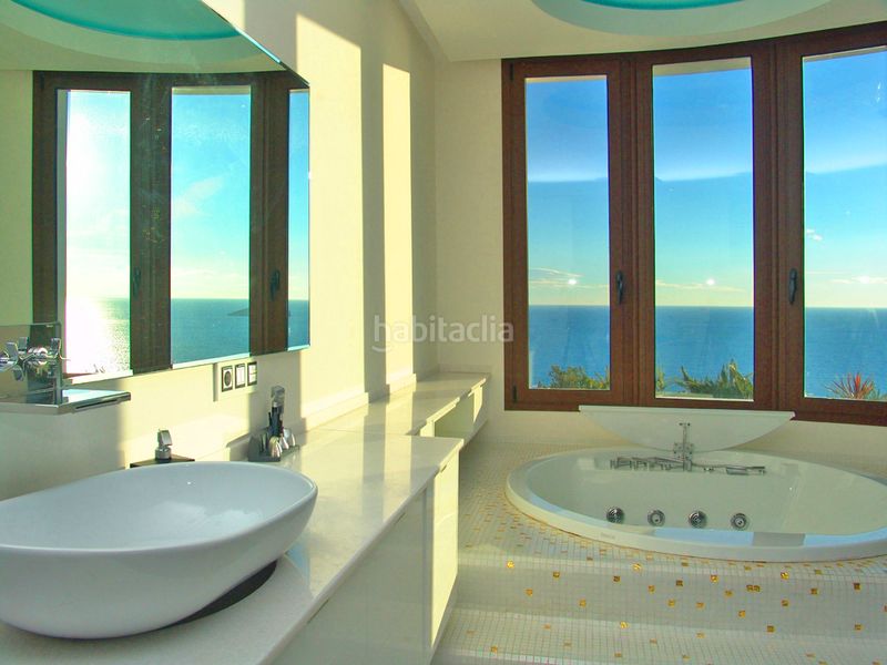 Foto b0579375-cb2f-41a9-904d-e43dadbae146. Casa amb piscina a Levante Alto Benidorm