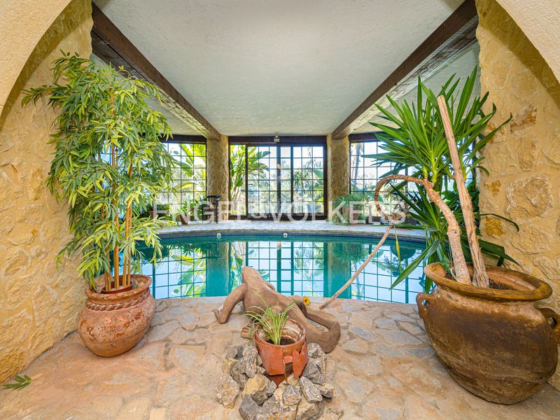 Foto 19e6a5b7-457c-443e-aad6-ac8d03c21762. Xalet amb xemeneia aparcament piscina a Finestrat pueblo Finestrat