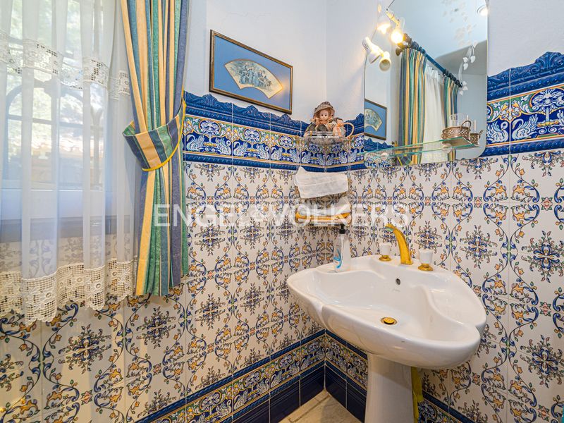 Foto 42039904-35f5-49eb-b62a-ed36bea8537c. Xalet amb xemeneia aparcament piscina a Finestrat pueblo Finestrat