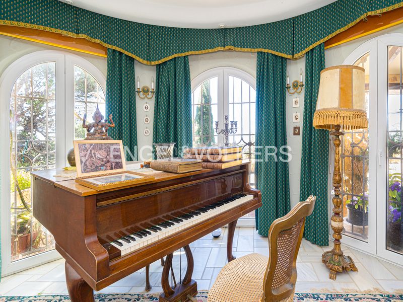 Foto 6f294427-0ac6-45da-bee0-fa1badc06acd. Xalet amb xemeneia aparcament piscina a Finestrat pueblo Finestrat