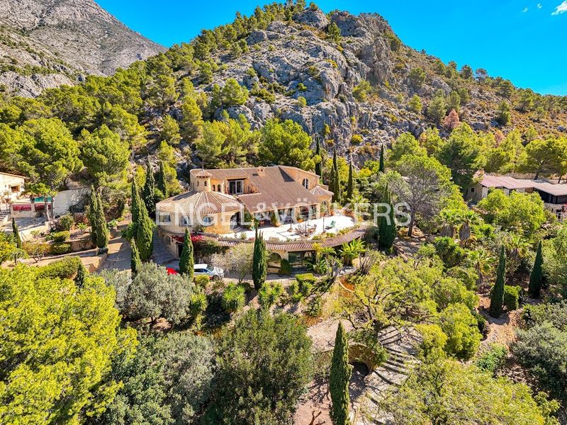 Foto baa93f28-3907-4749-988f-3091dfcef9fa. Xalet amb xemeneia aparcament piscina a Finestrat pueblo Finestrat