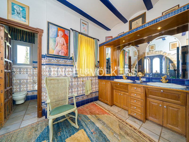 Foto c750d3e2-eaa3-426b-8721-0f55436df599. Xalet amb xemeneia aparcament piscina a Finestrat pueblo Finestrat