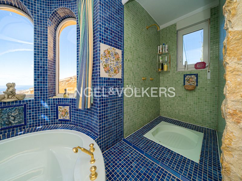 Foto d9d91ebd-cc55-4323-b3cd-5adb3ce9dab0. Xalet amb xemeneia aparcament piscina a Finestrat pueblo Finestrat