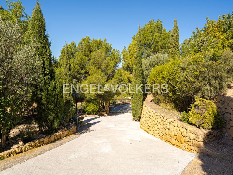 Foto fc30d288-ec17-4e57-b35d-ed9c3dadcbad. Xalet amb xemeneia aparcament piscina a Finestrat pueblo Finestrat