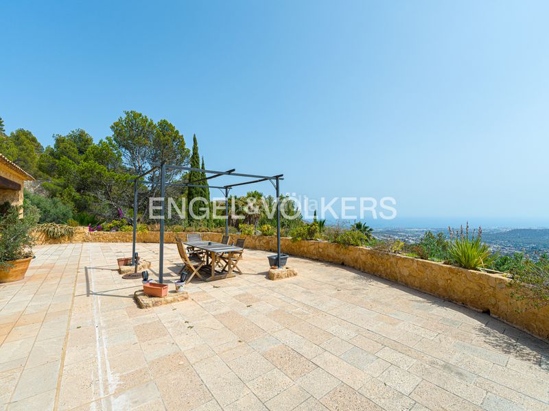 Foto ff6b4958-f985-4cdc-9de8-baa67632d163. Xalet amb xemeneia aparcament piscina a Finestrat pueblo Finestrat