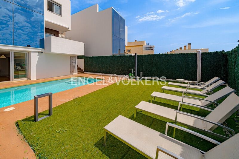 Foto 02f941a7-f8e9-4cec-b72b-284be1a06be8. Xalet amb aparcament piscina a balcón de Finestrat-terra marina Finestrat