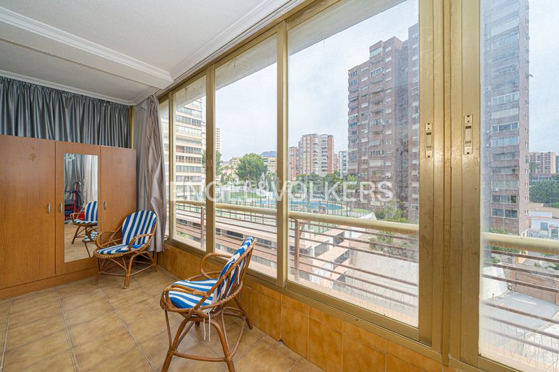 Foto 55d0051b-d32b-44cc-98d0-7577a0ccfa59. Lloguer pis a avenida de la armada española 5 a Playa Poniente Benidorm