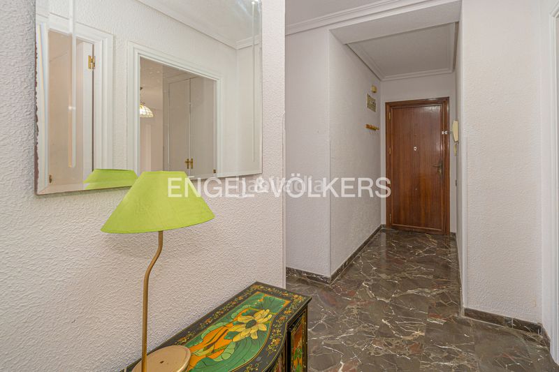 Foto a93bb0f5-b4d9-4c67-a686-1194324cbf30. Lloguer pis a avenida de la armada española 5 a Playa Poniente Benidorm