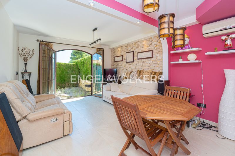 Foto 28d86a6b-7675-48b7-b6e6-f325805b39e1. Casa adossada a calle isla de lanzarote 3 a Golf Bahía Finestrat