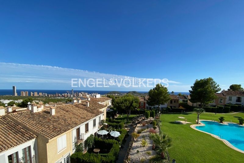 Foto 48160f7b-5ef2-4f40-a266-b7897bacb2de. Casa adossada a calle isla de lanzarote 3 a Golf Bahía Finestrat