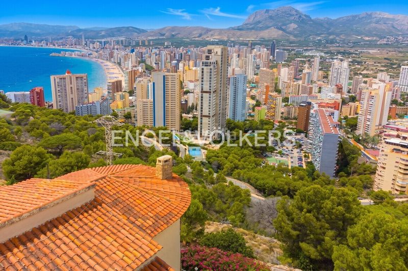 Foto 25e04a89-2e32-48b9-8984-5bb1898c3c34. Xalet amb xemeneia aparcament piscina a Rincón Alto Benidorm