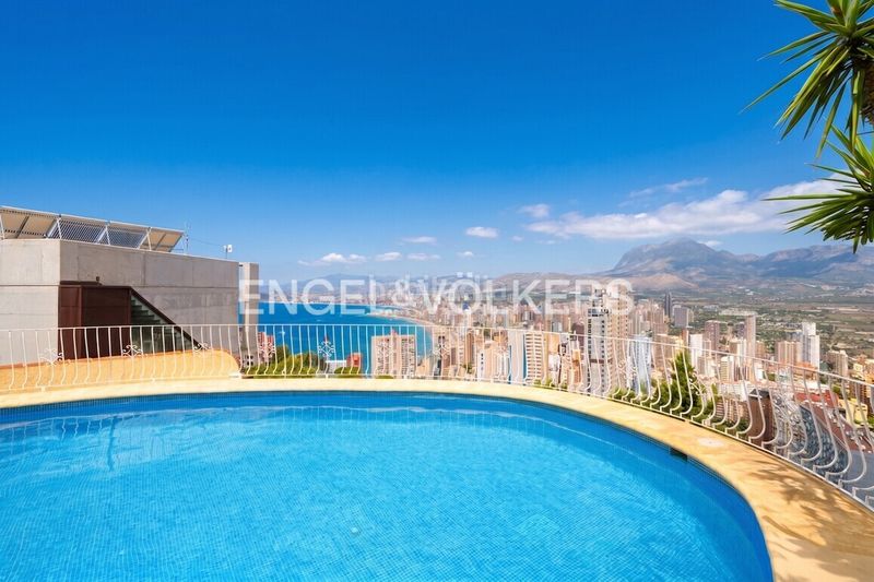 Foto 3b52f55e-fe9f-405c-9e36-5c792914ac9a. Xalet amb xemeneia aparcament piscina a Rincón Alto Benidorm