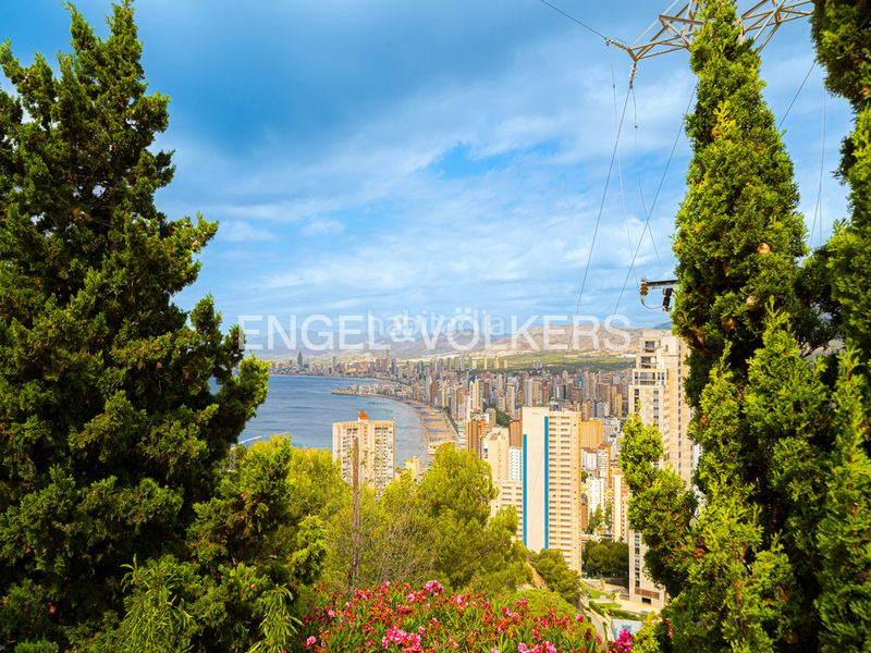 Foto 99ac5ddc-3446-4fd8-96b5-78ef30d904a5. Xalet amb xemeneia aparcament piscina a Rincón Alto Benidorm