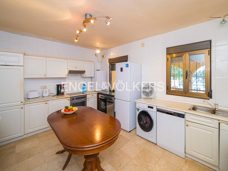 Foto a9d33bd4-f6f6-4f3a-8236-08653c164510. Xalet amb xemeneia aparcament piscina a Rincón Alto Benidorm
