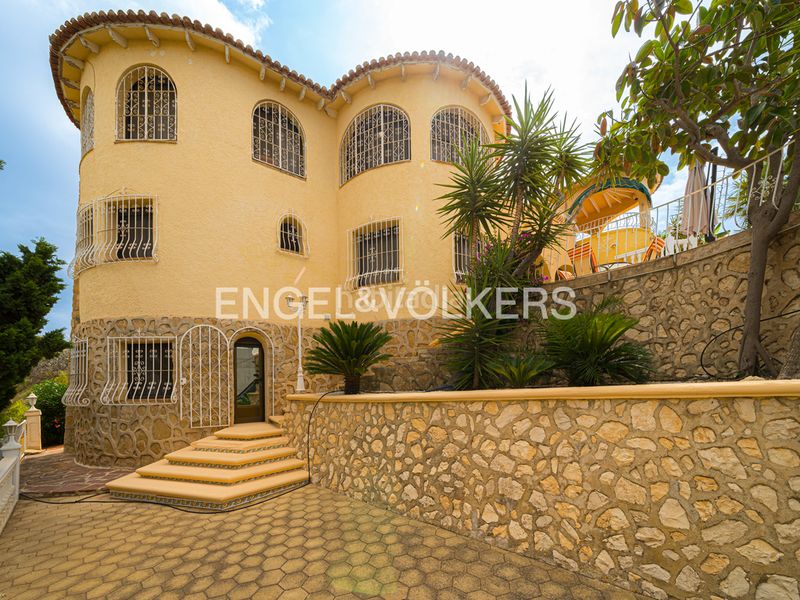 Foto d3107d3d-b62c-4168-9ad0-e67019df30e6. Xalet amb xemeneia aparcament piscina a Rincón Alto Benidorm