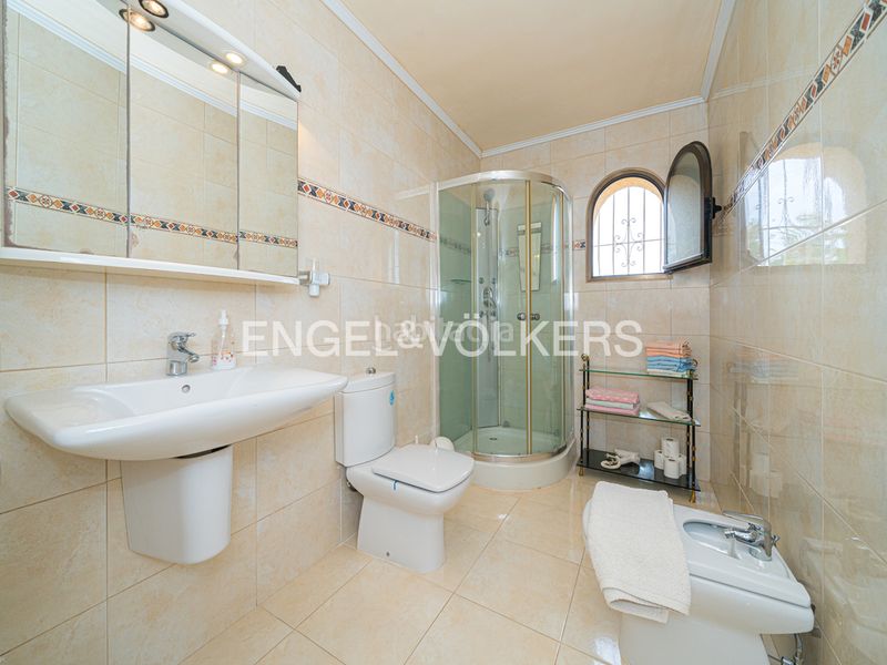 Foto ed46f581-e679-4a13-8fb0-d24a9d554513. Xalet amb xemeneia aparcament piscina a Rincón Alto Benidorm