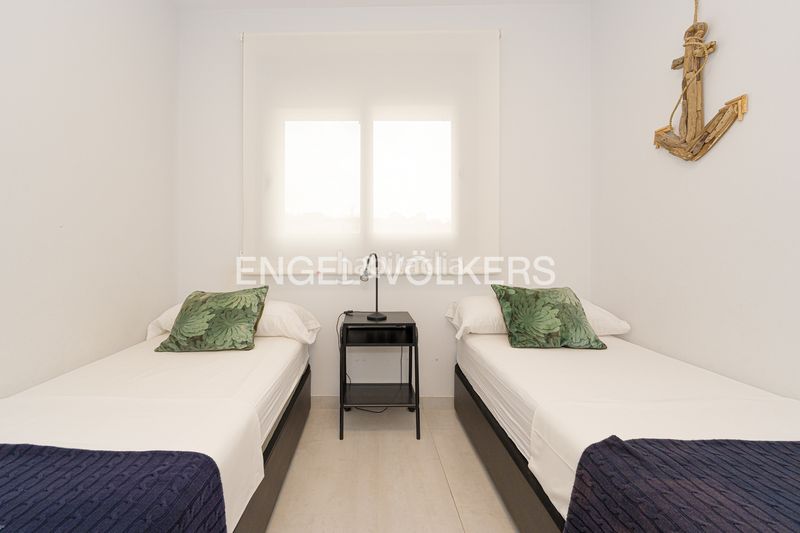 Foto 53fd23ea-2a4c-4e04-913c-1d6f86c1104a. Apartament amb aparcament piscina a Playa Poniente Benidorm